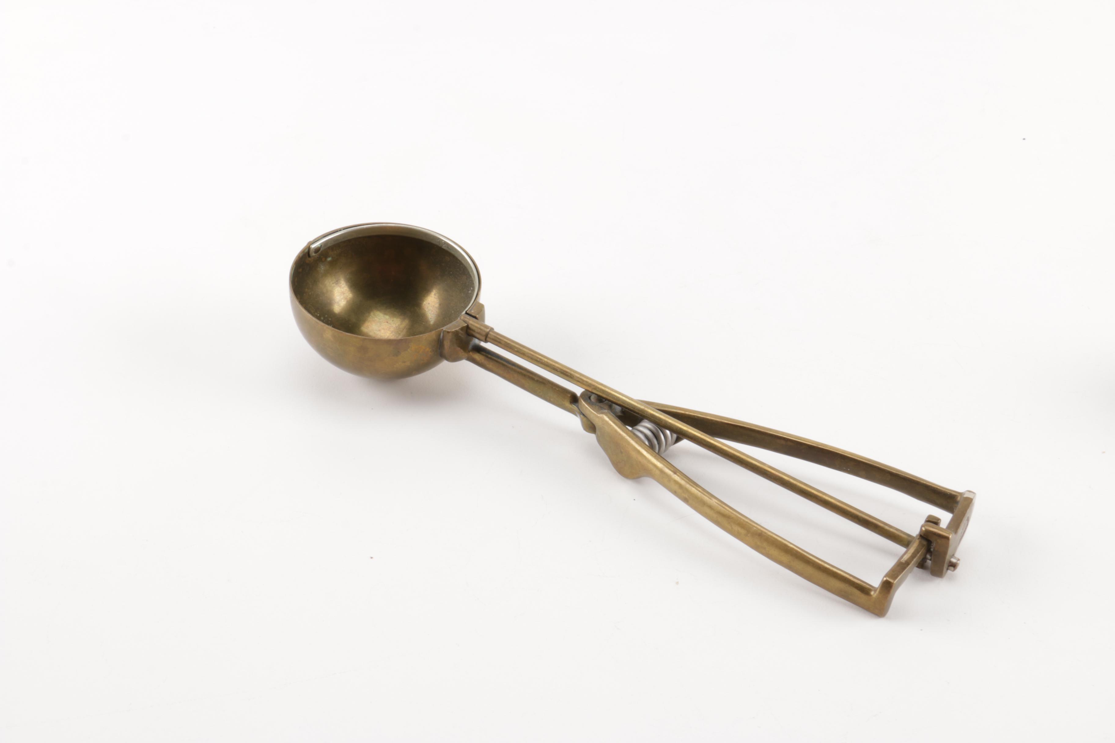 Assortment of Vintage Ice Cream Scoops EBTH