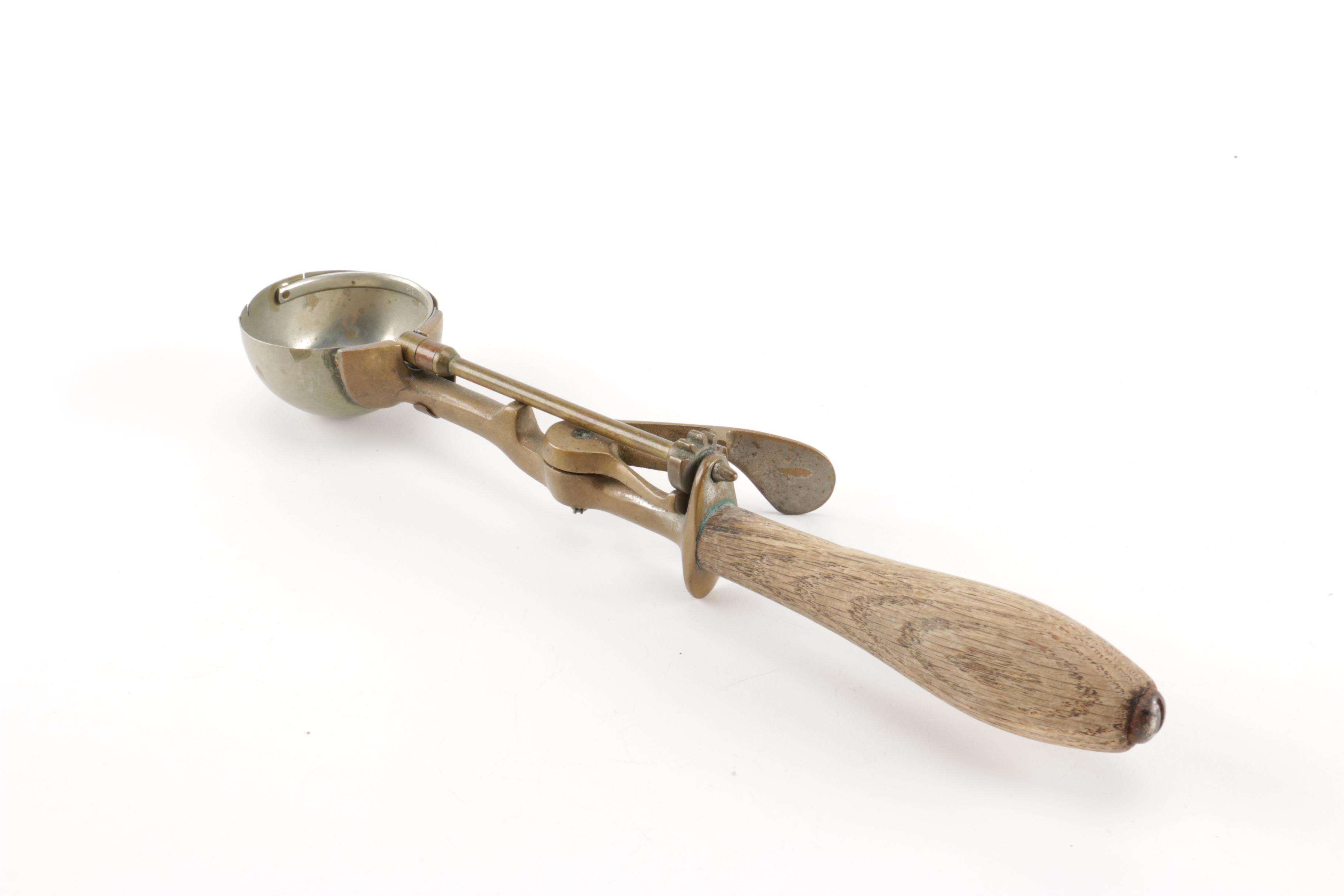 Assortment of Vintage Ice Cream Scoops EBTH