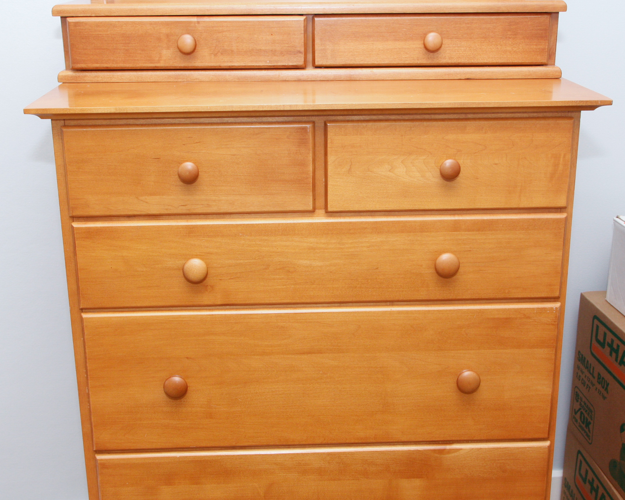 Tall Maple Dresser With Mirror By Moosehead Furniture EBTH    MG 8533 