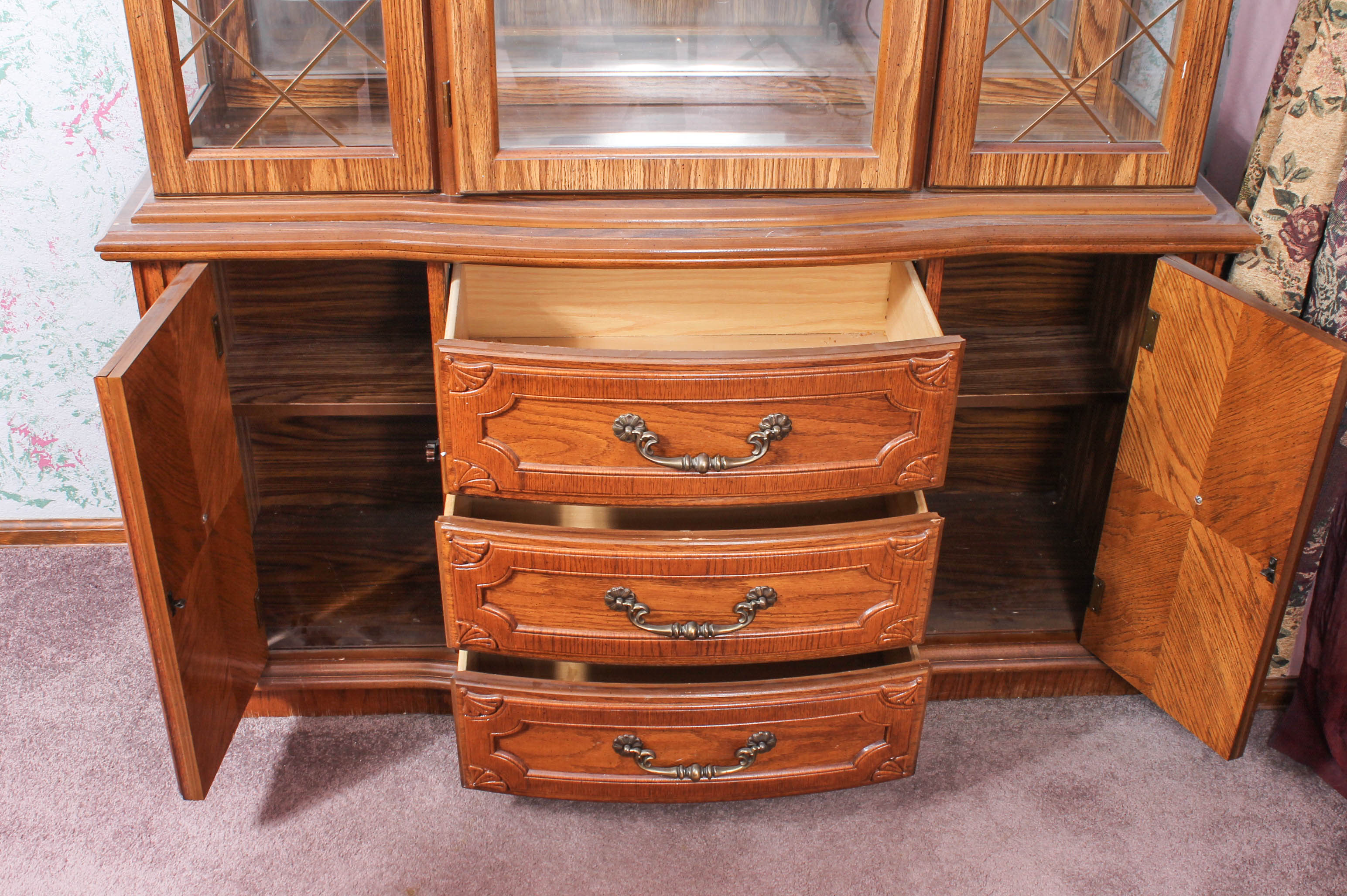 Vintage Bassett Furniture China Cabinet | EBTH