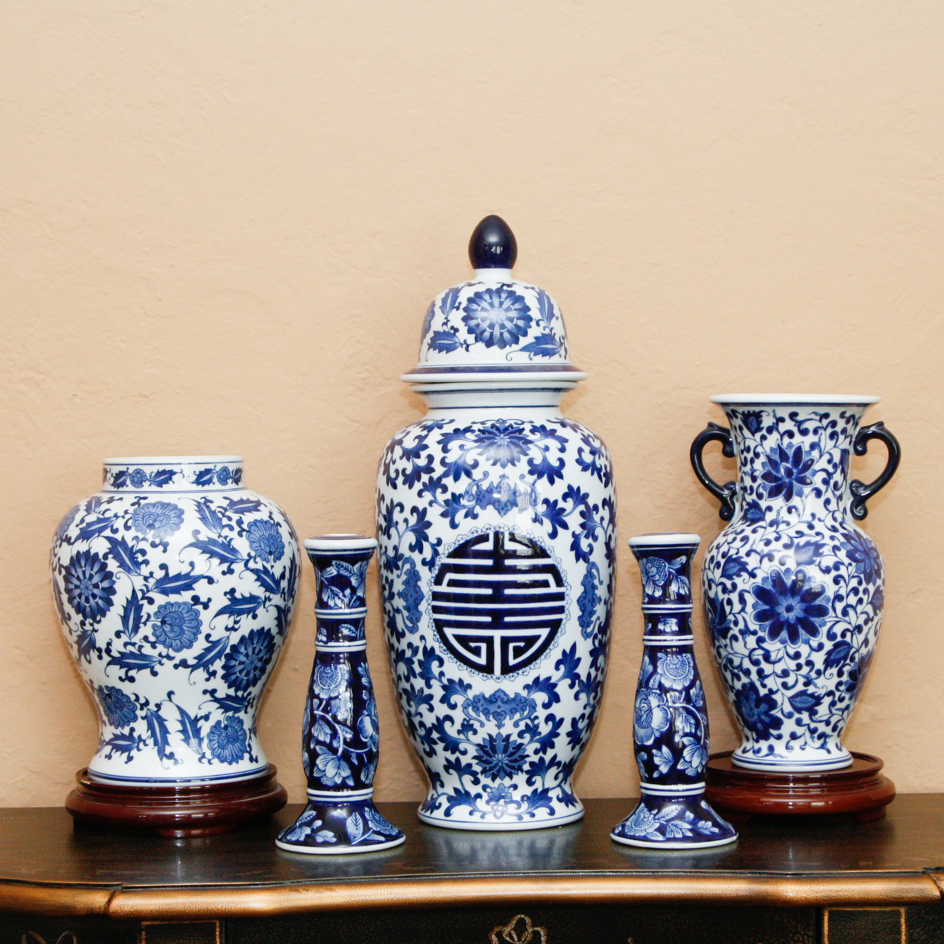 Bombay Blue and White Porcelain Group EBTH