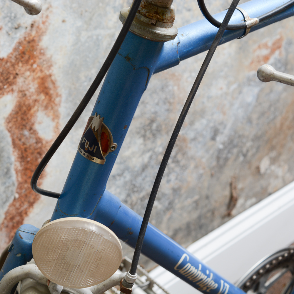 Vintage Schwinn Bike with Wire Basket EBTH