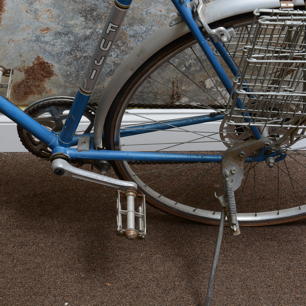 Vintage Schwinn Bike with Wire Basket EBTH