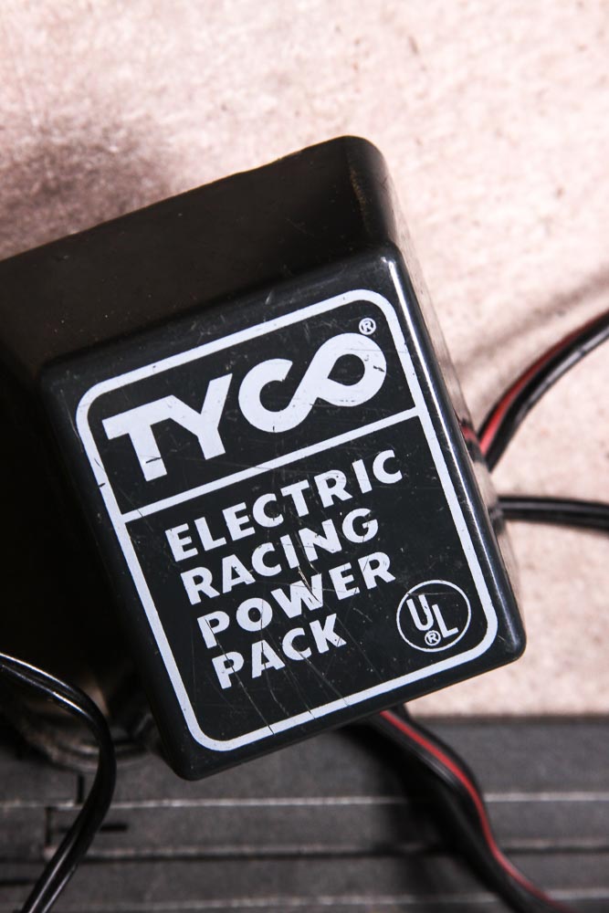 Tyco "U-Turn Chase" Slot Car Racing Set  EBTH