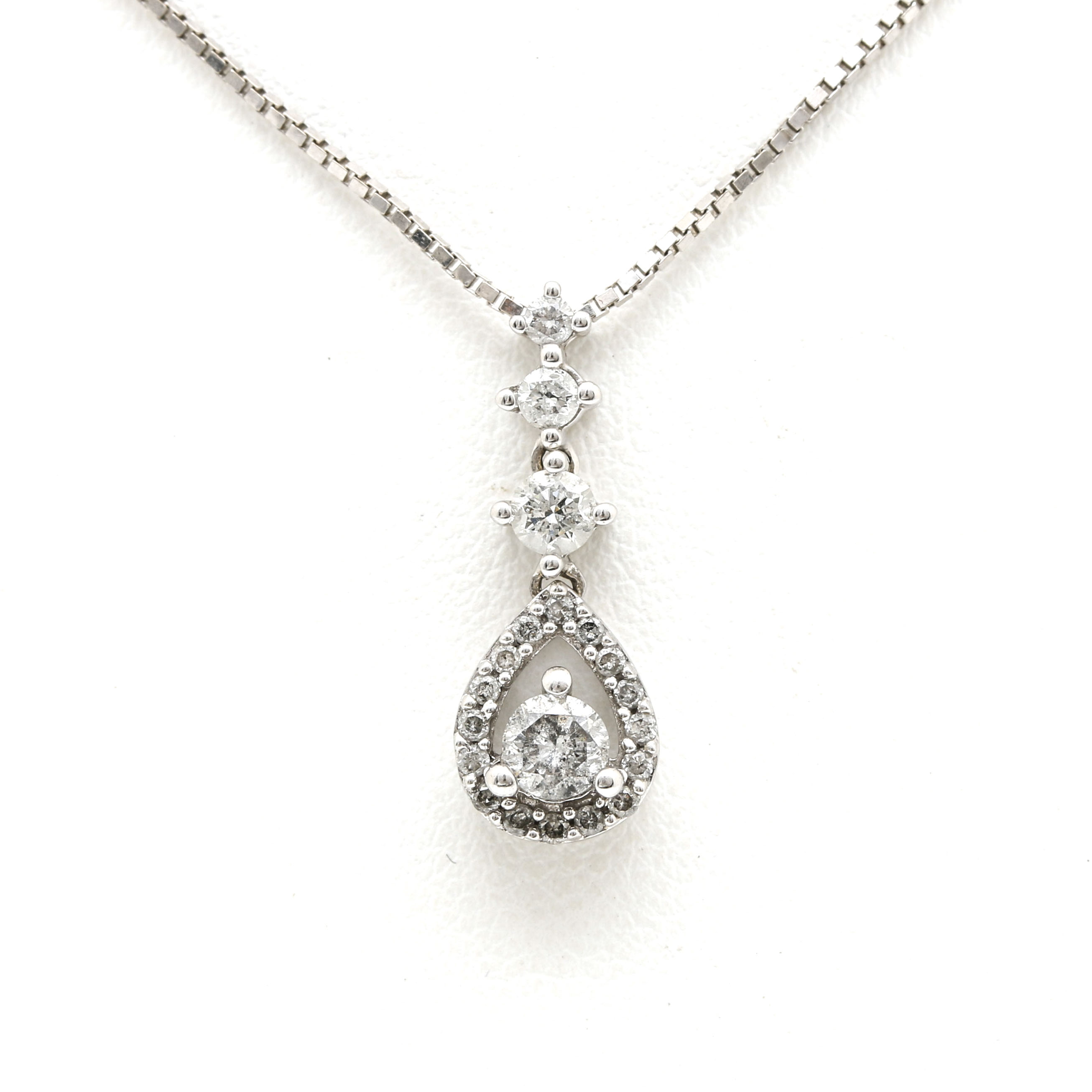 Rosy Blue 10K White Gold Diamond Pendant Necklace | EBTH