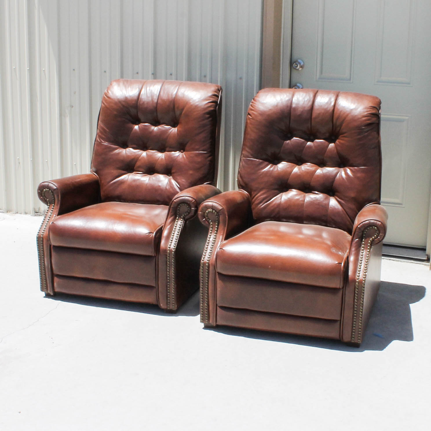 Pair of Brown Faux Leather Recliners EBTH