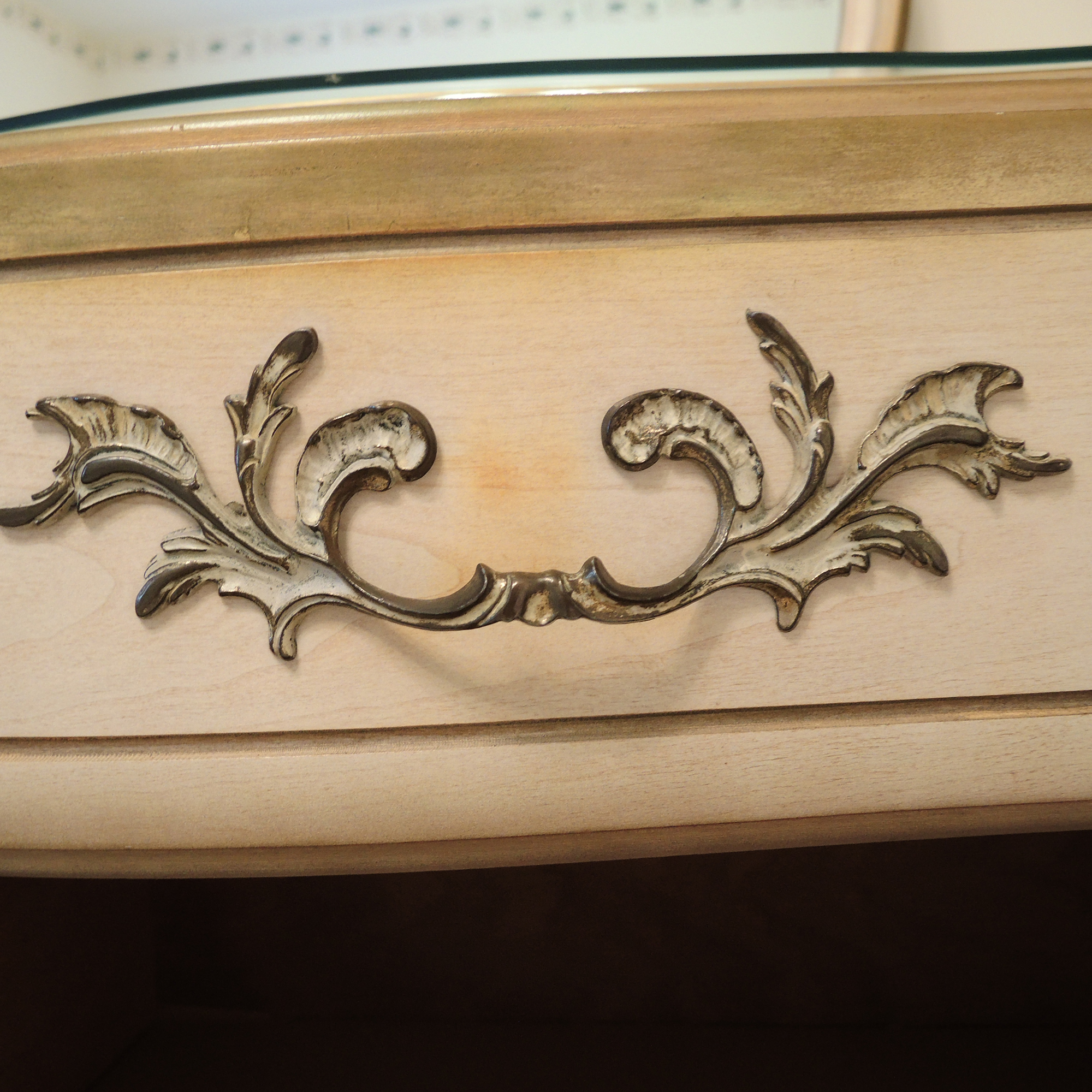 French Provincial Style Bedroom Set by Bassett Furniture EBTH