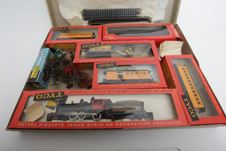 Vintage Tyco Official Petticoat Junction HO Scale Electric Train Set EBTH