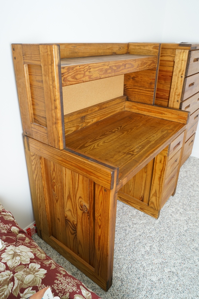 This End Up Desk and Chair EBTH