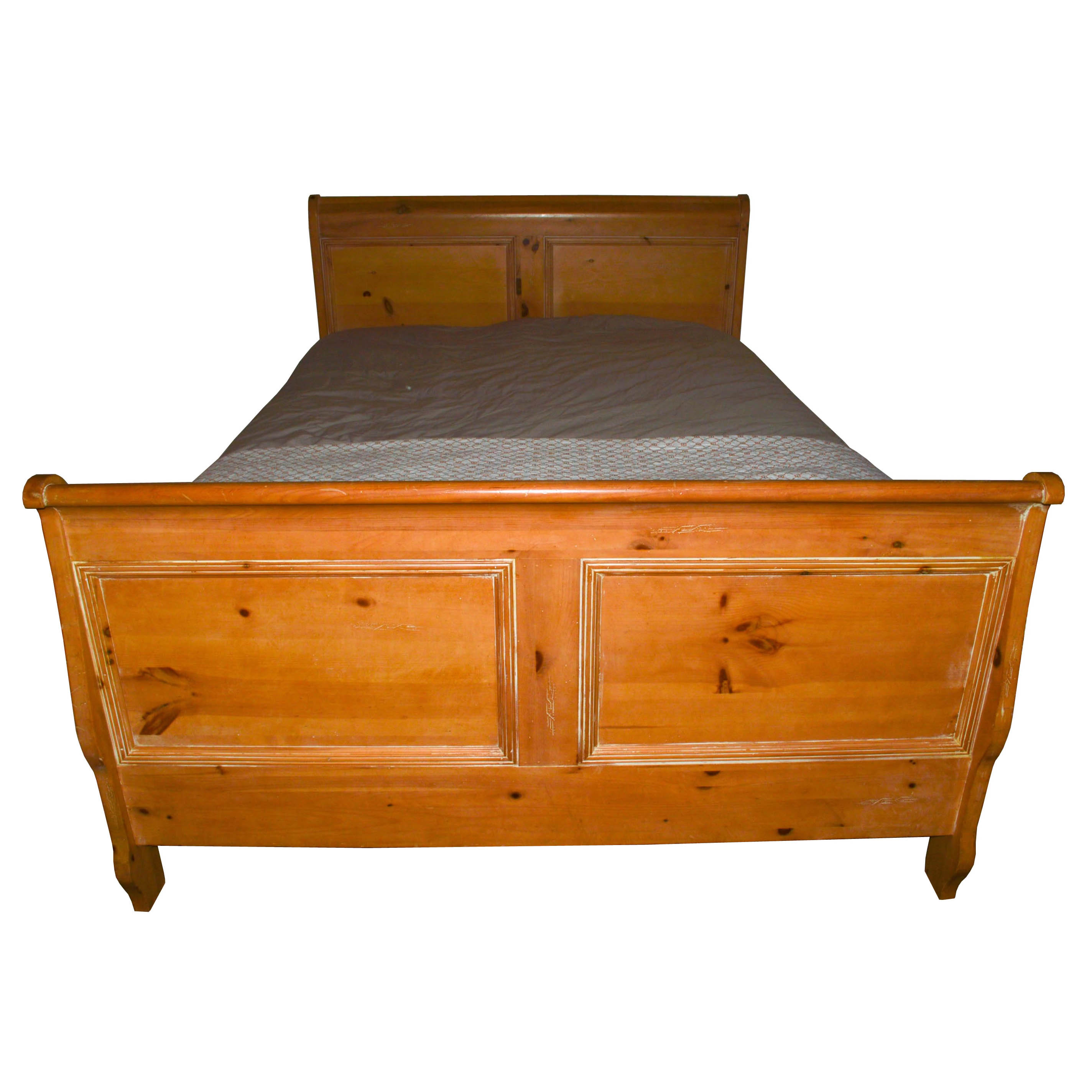 Boyd Furniture QueenSize Pine Bed Frame EBTH