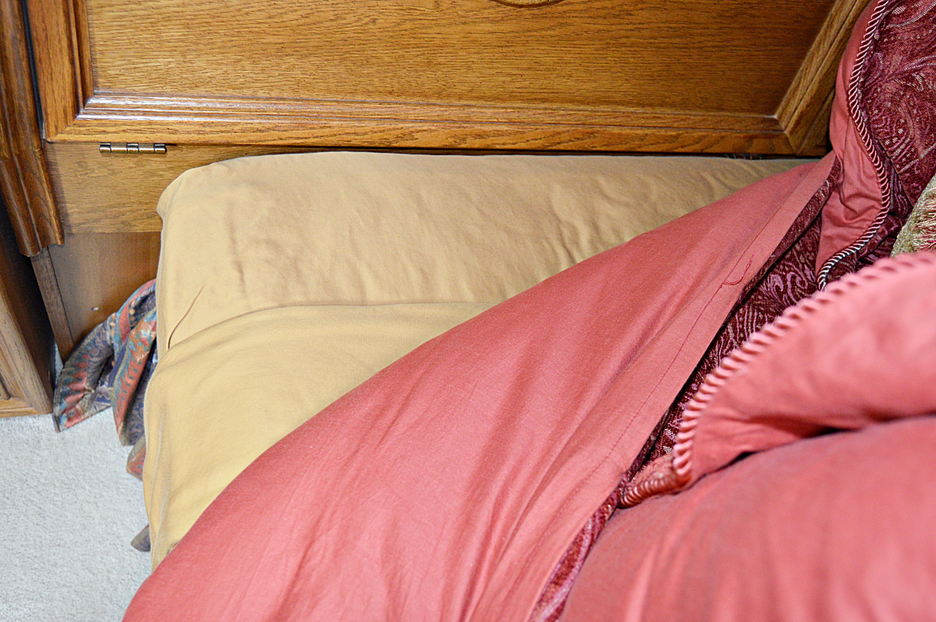 Queen and FullSize Bed Ensemble with Coverlet and Accent Pillows EBTH