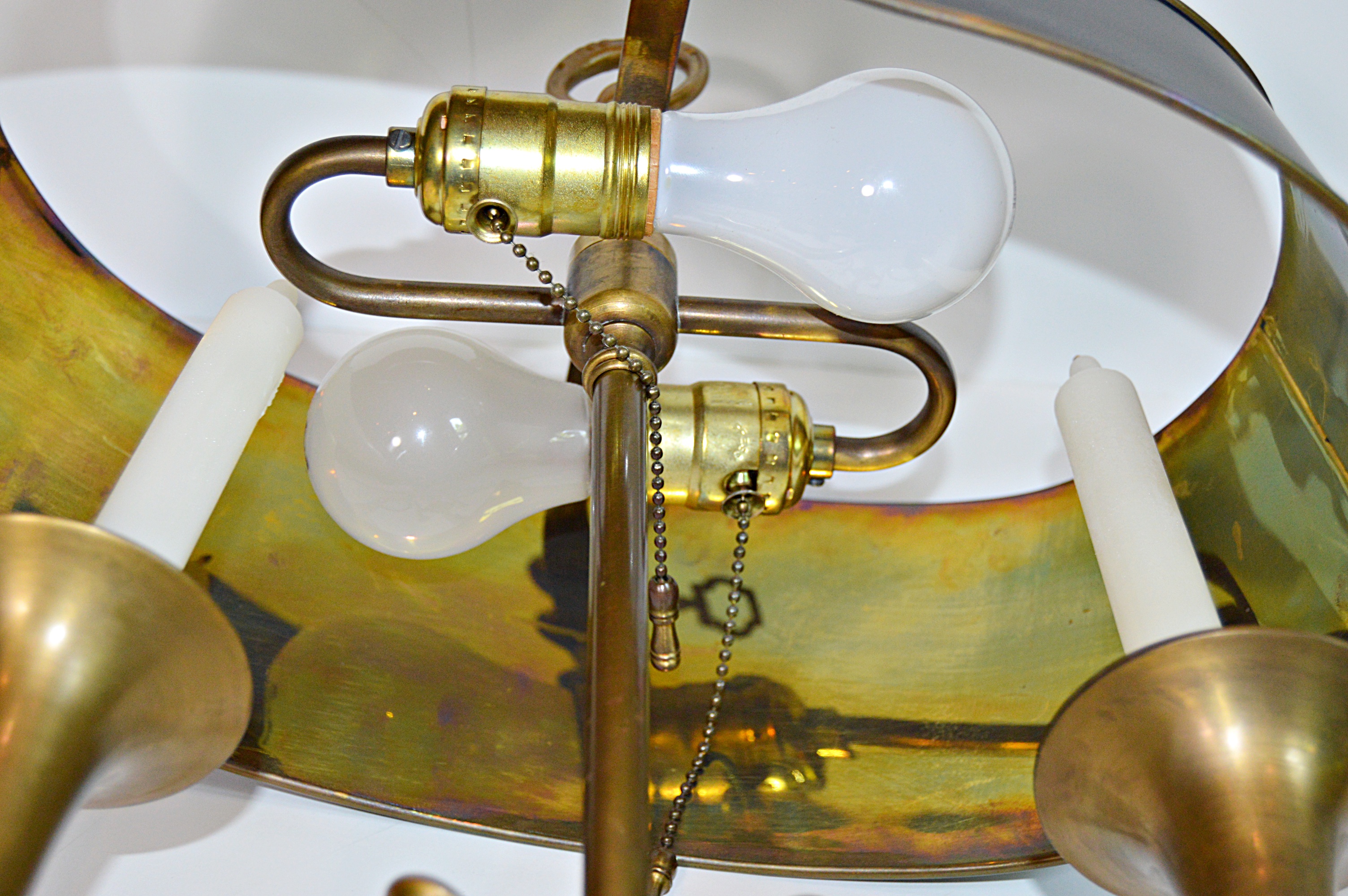 Traditional Brass Table Lamp with Bugles EBTH