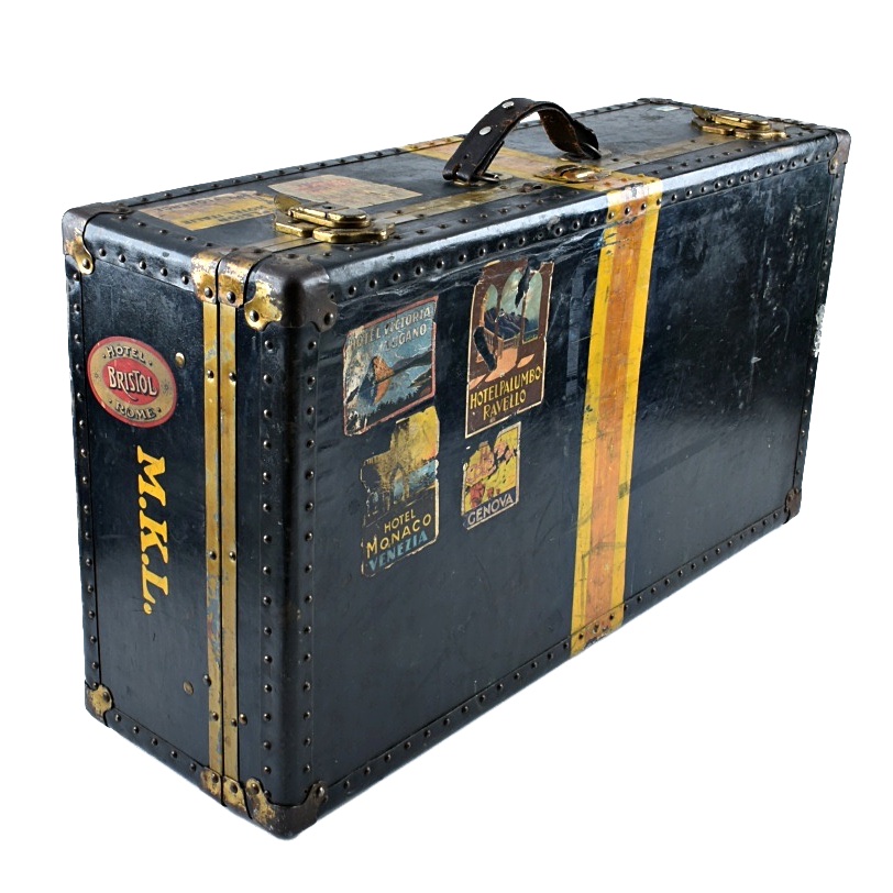 steamer trunk style luggage