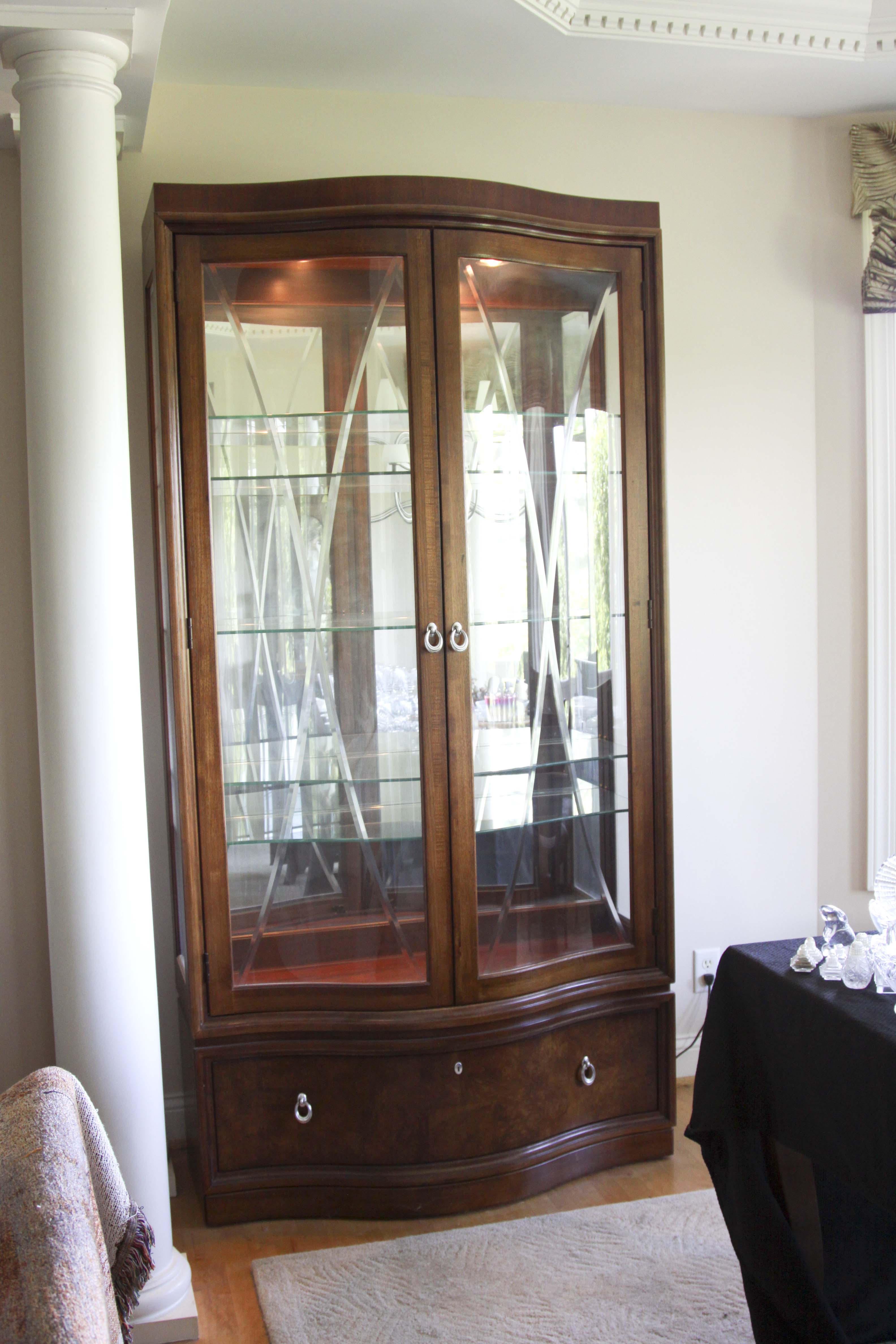 Thomasville Curio Cabinet | EBTH