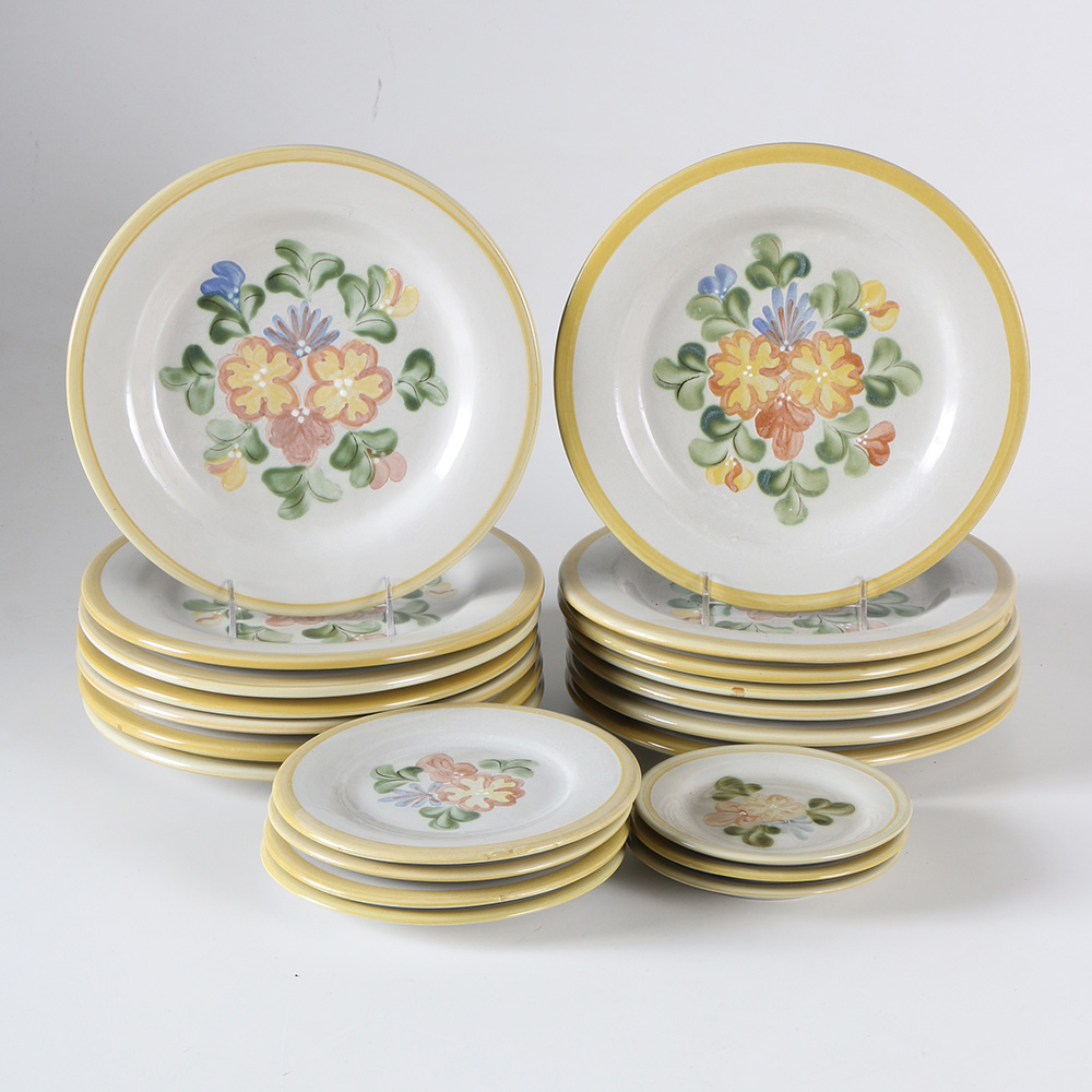 Louisville Stoneware "Country Flower Yellow" Plates EBTH