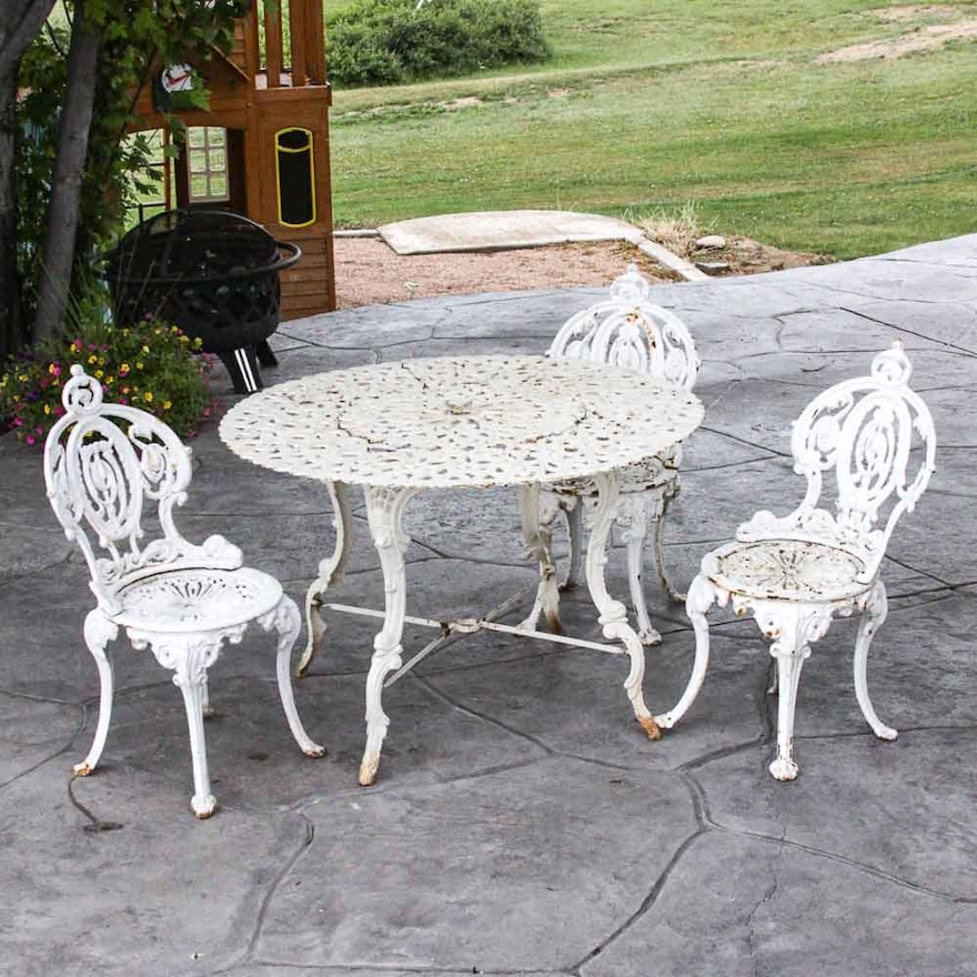 Benefits of Wrought Iron Patio Furniture 