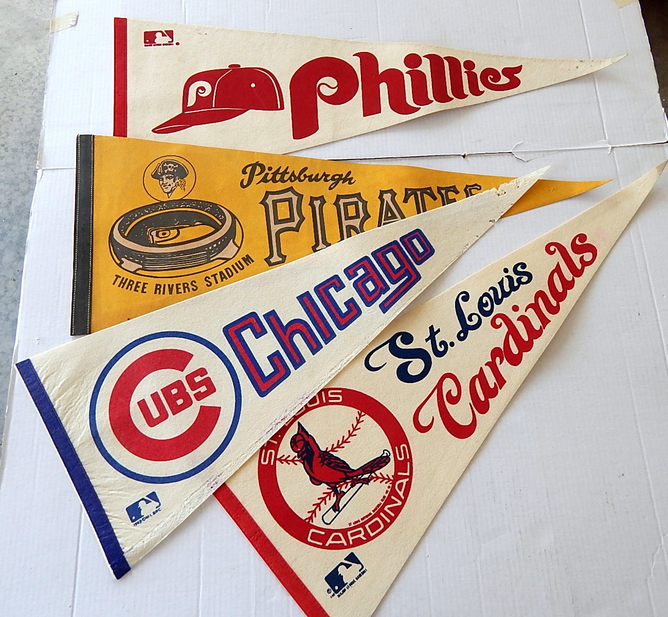 Twelve Vintage Sports Pennants EBTH