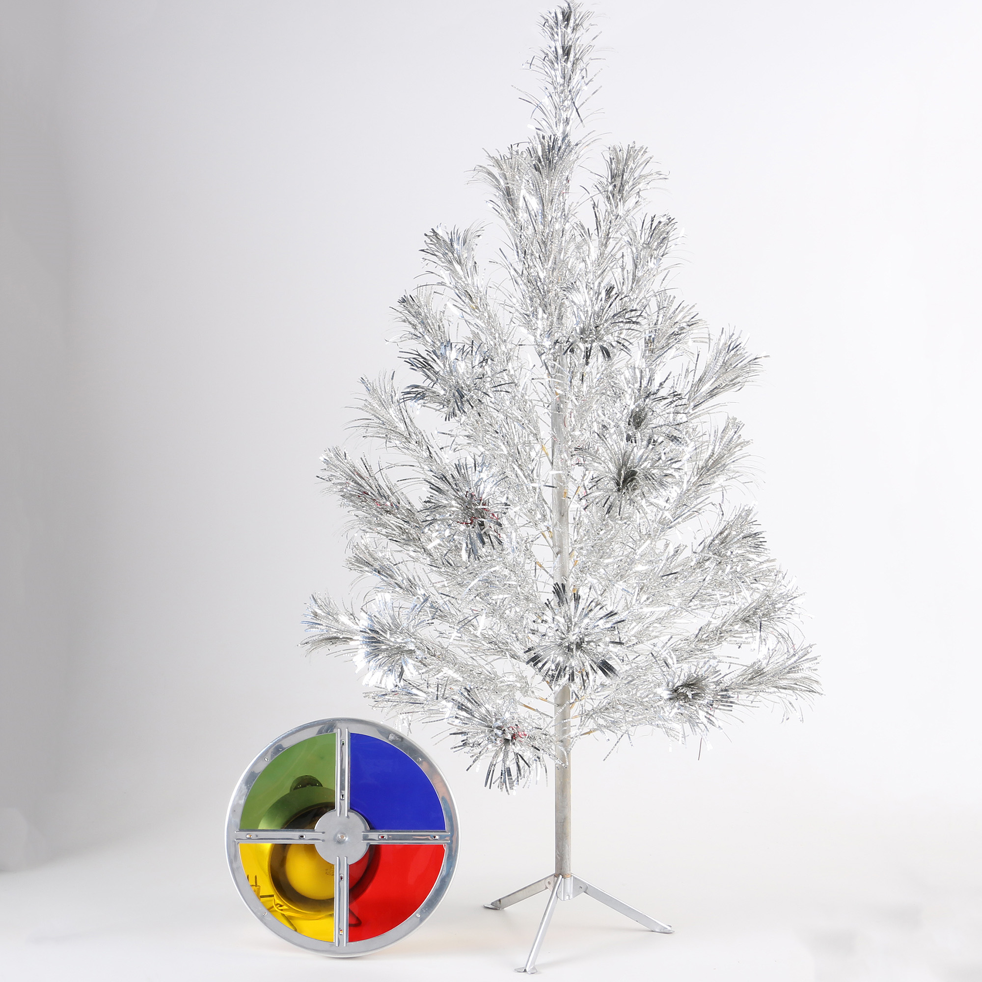 Round Rotating Light Display with PomPom "The Sparkler" Aluminum