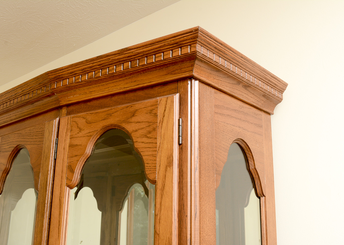 Cochrane Oak Lighted China EBTH