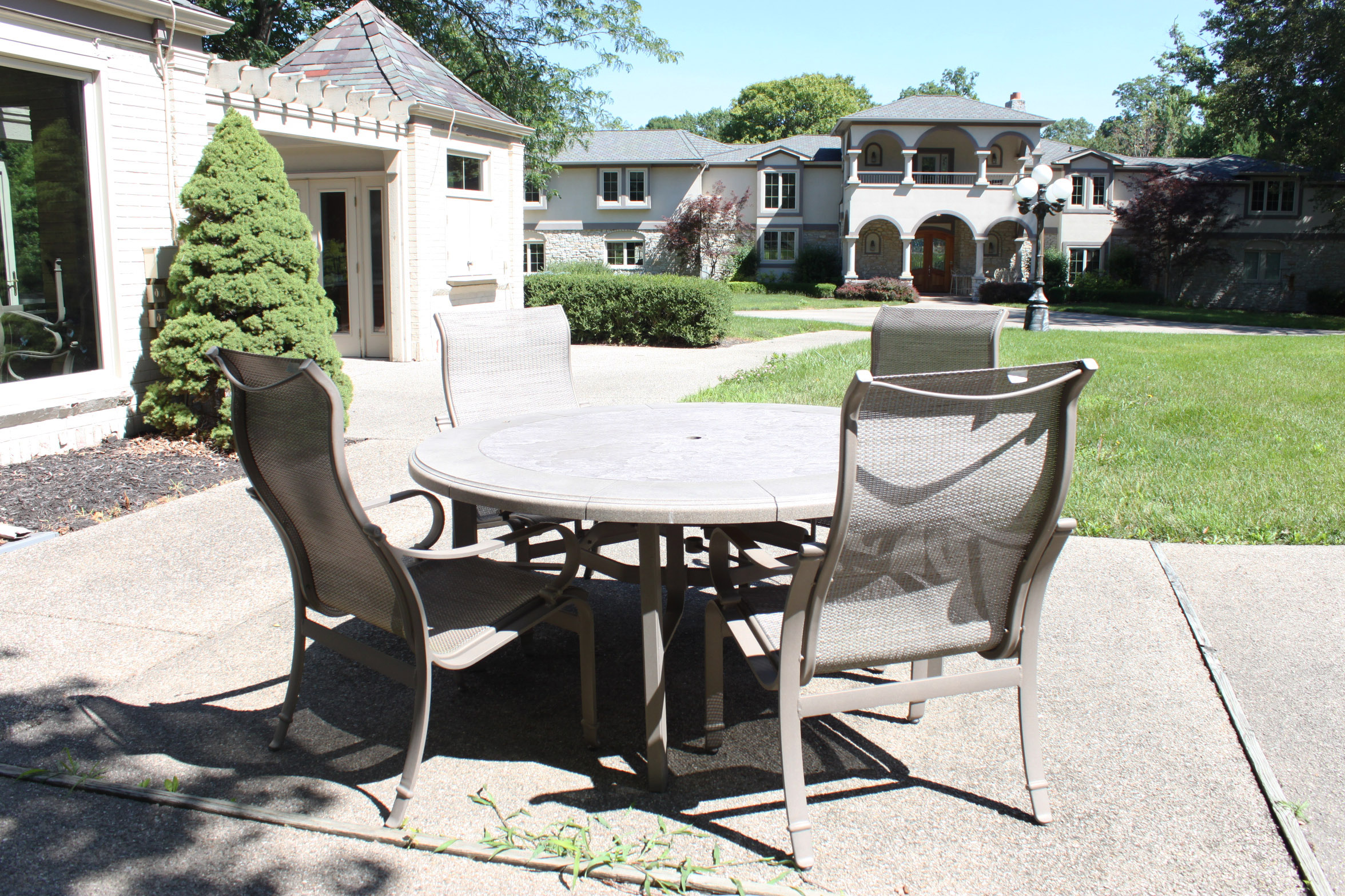 Tropitone Stoneworks Collection Patio Table and Chairs EBTH
