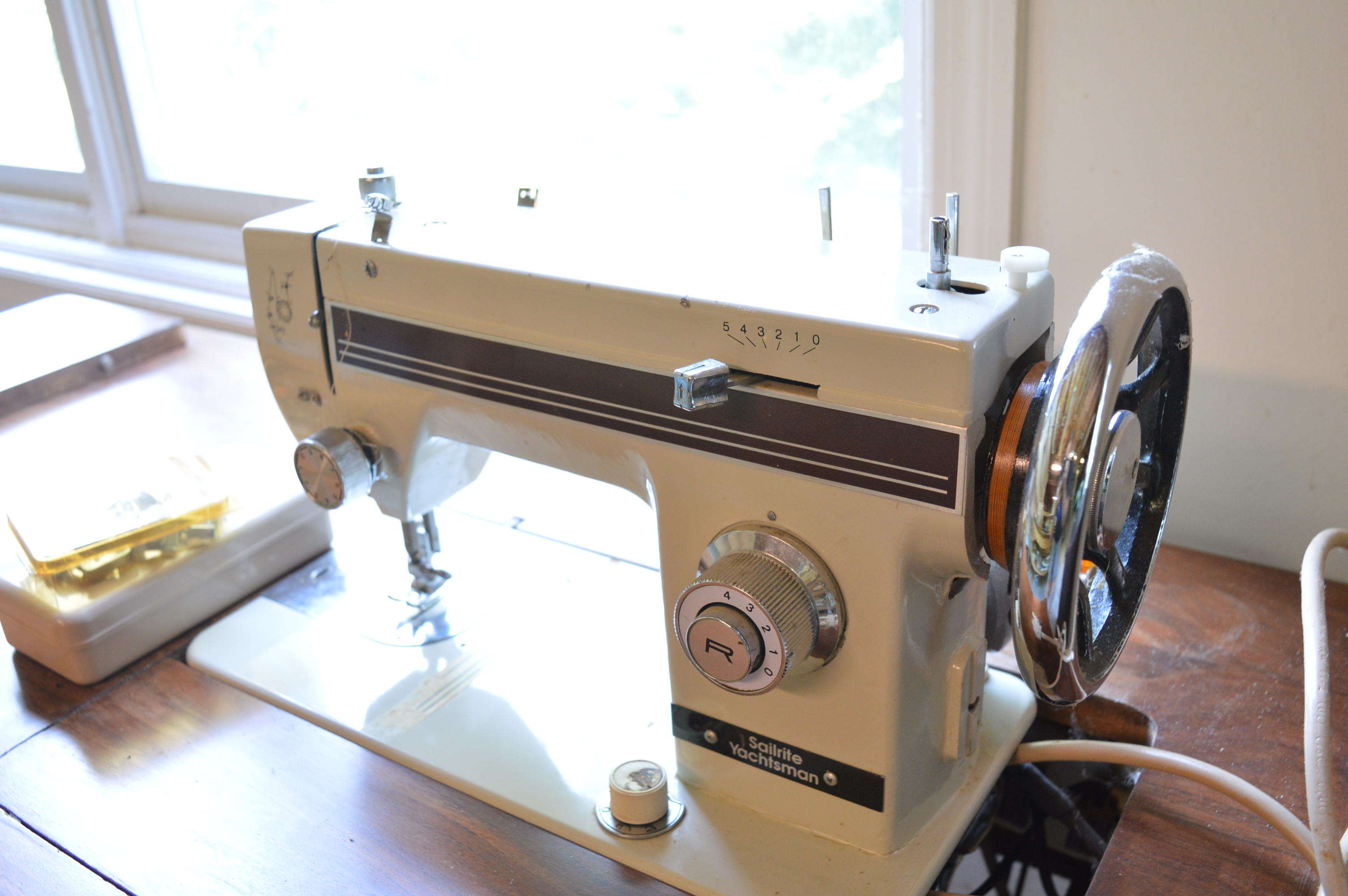 Sailrite Yachtsman Sewing Machine with Mid Century Modern Table EBTH