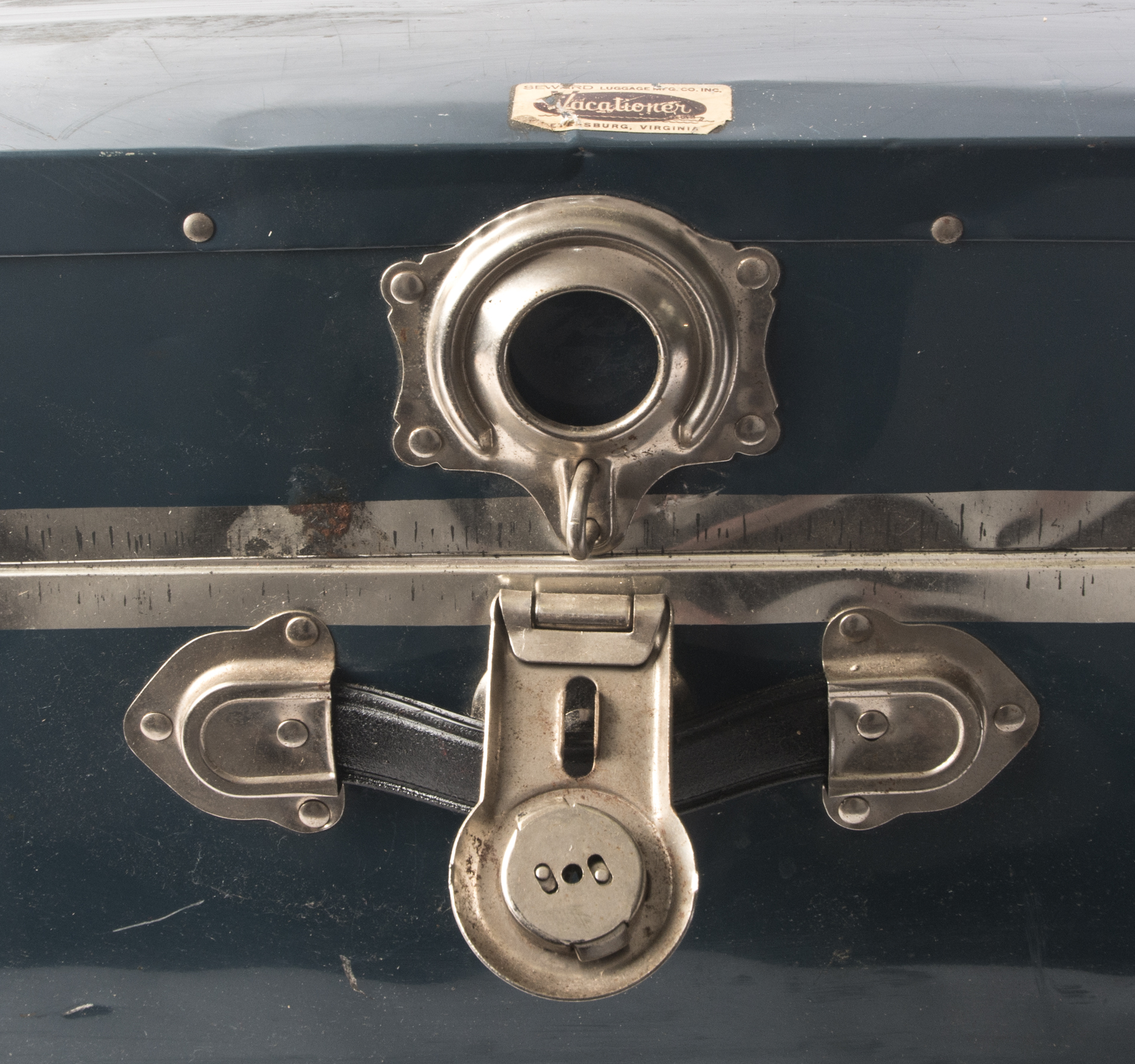 Vintage Seward Luggage "Vacationer" Steamer Trunk EBTH