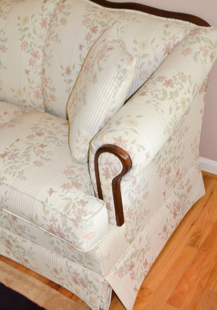 Broyhill Floral Loveseat EBTH