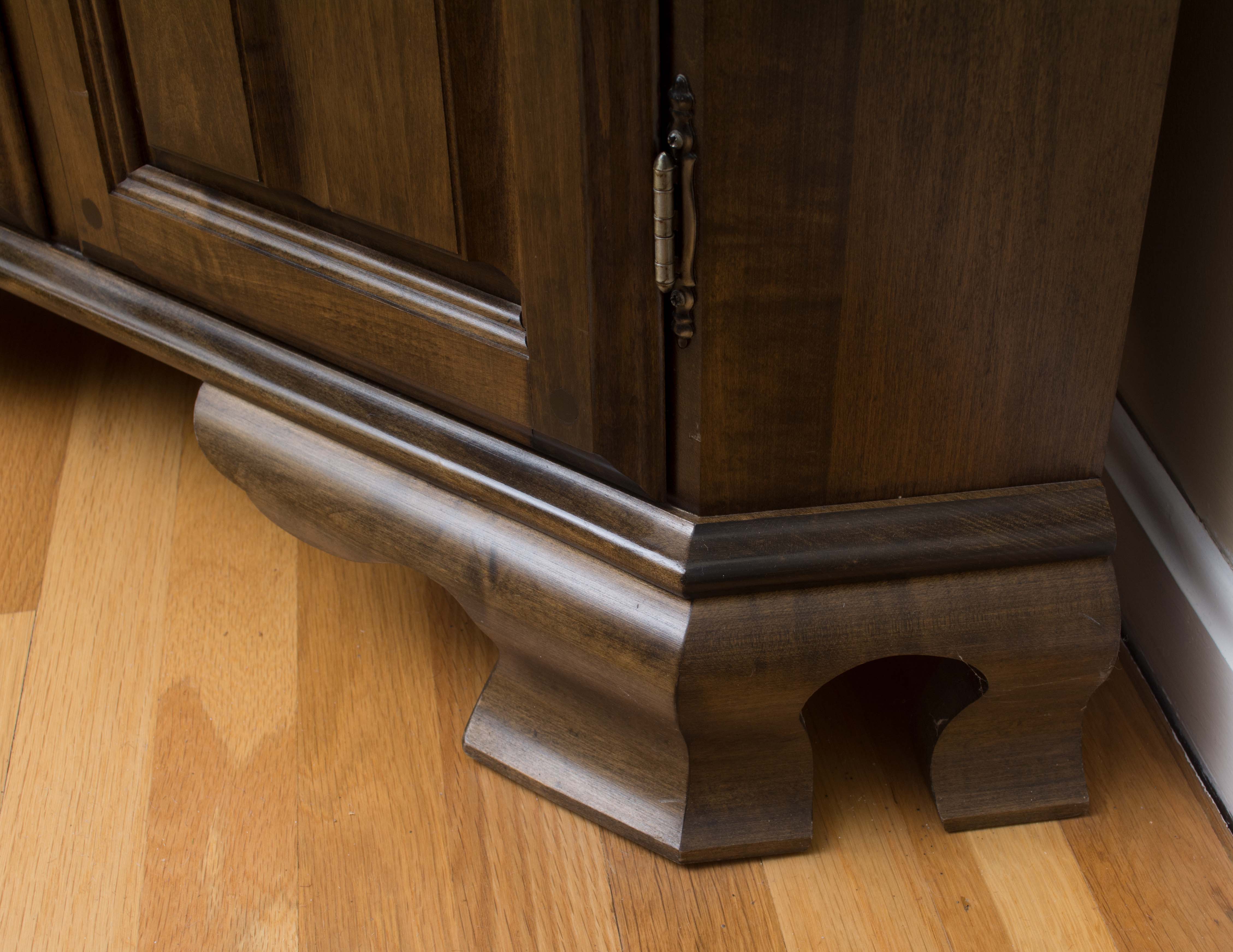 Style Rock Maple Corner by Hale Company EBTH