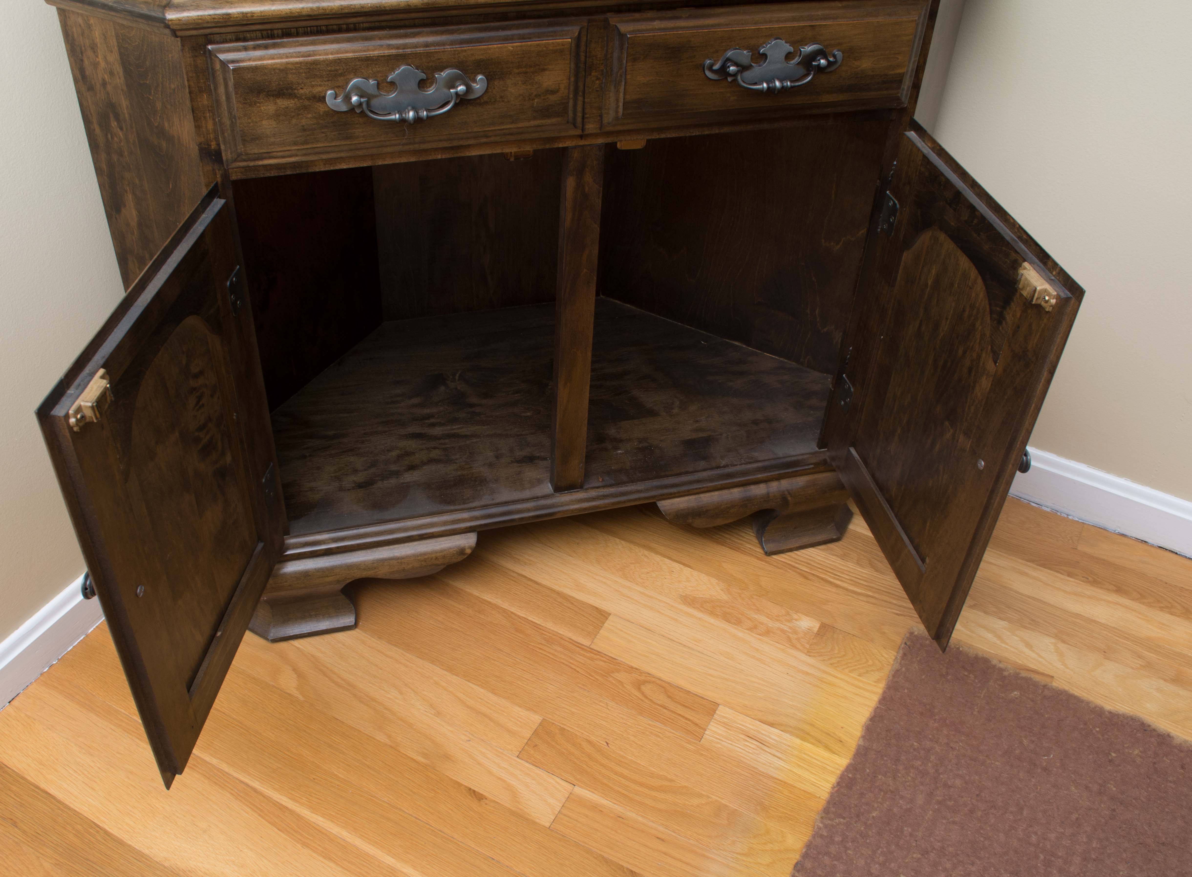 Style Rock Maple Corner by Hale Company EBTH