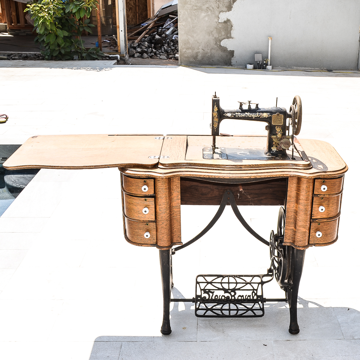 Antique New Royal Sewing Machine With Oak Treadle EBTH