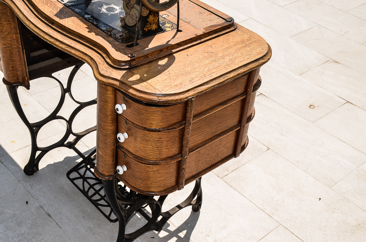 Antique New Royal Sewing Machine With Oak Treadle EBTH