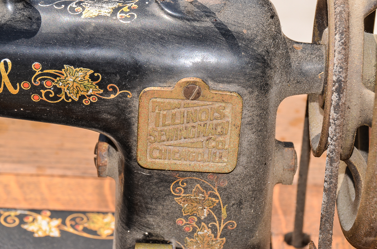 Antique New Royal Sewing Machine With Oak Treadle EBTH