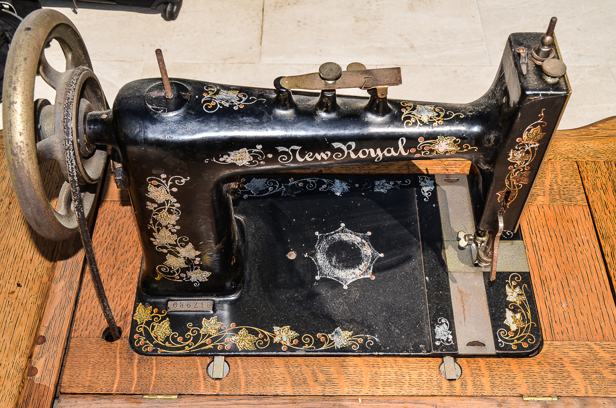Antique New Royal Sewing Machine With Oak Treadle EBTH