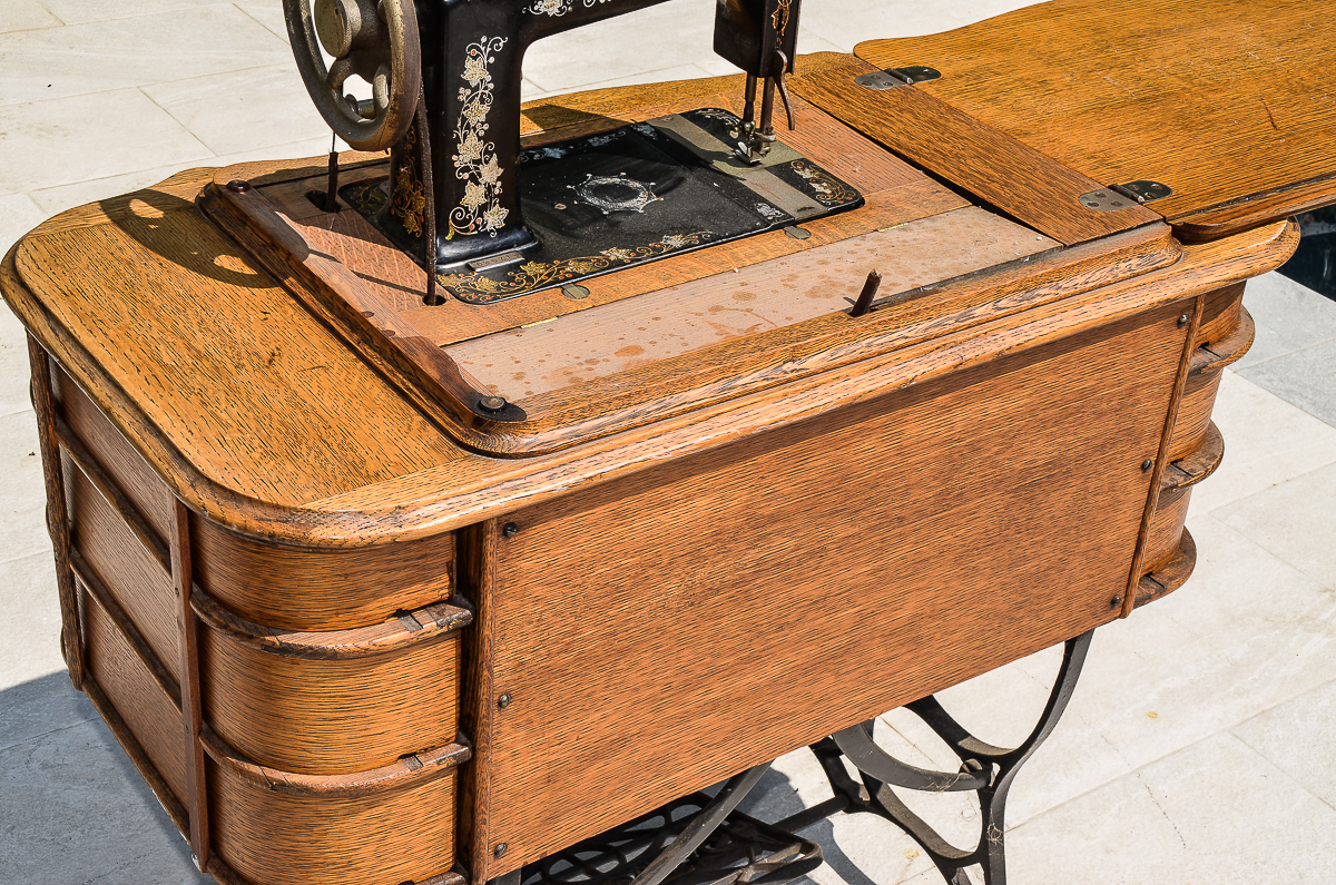 Antique New Royal Sewing Machine With Oak Treadle EBTH