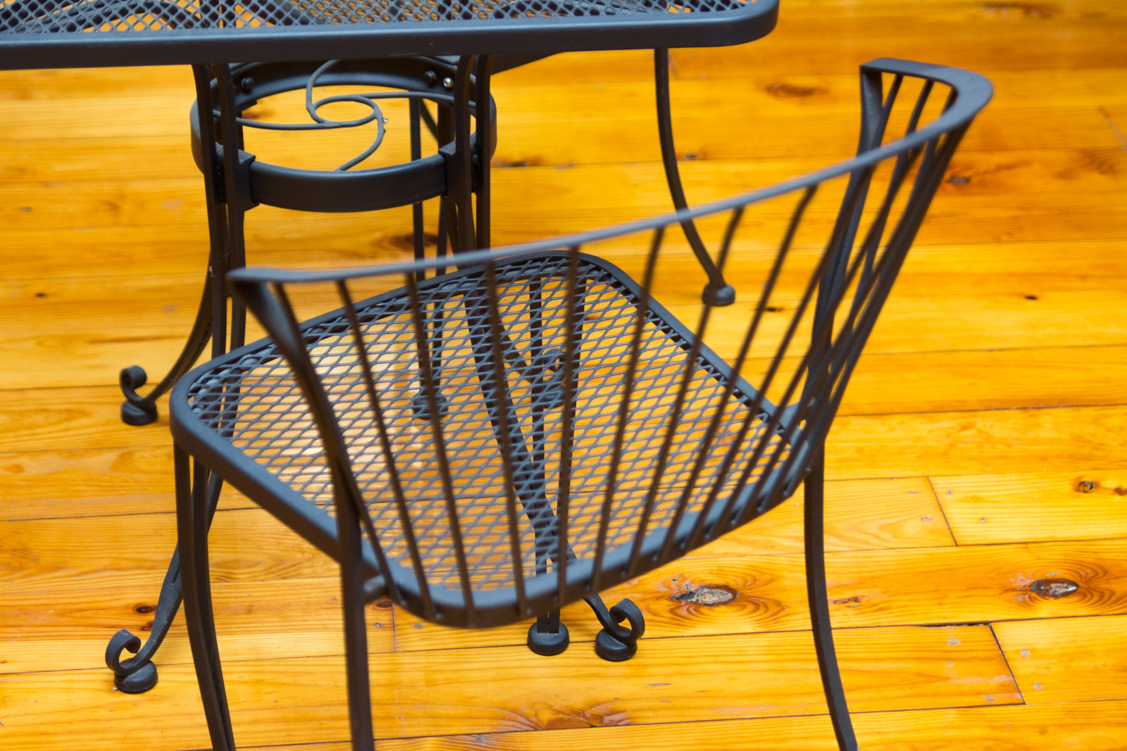 Metal Patio Furniture Set with Umbrella EBTH