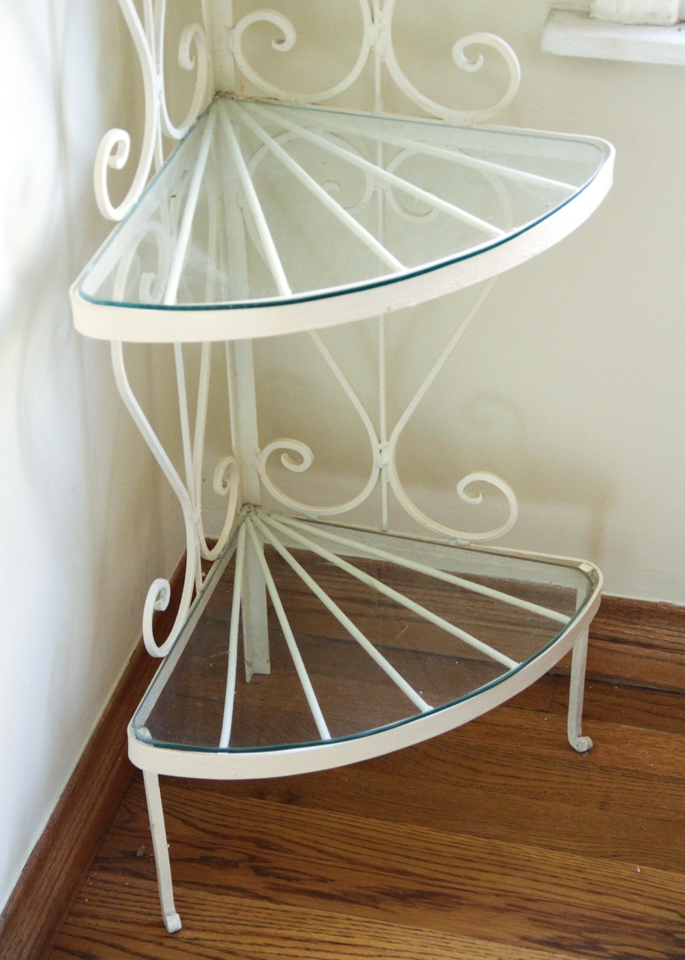 Vintage Shabby Chic Corner Shelf EBTH