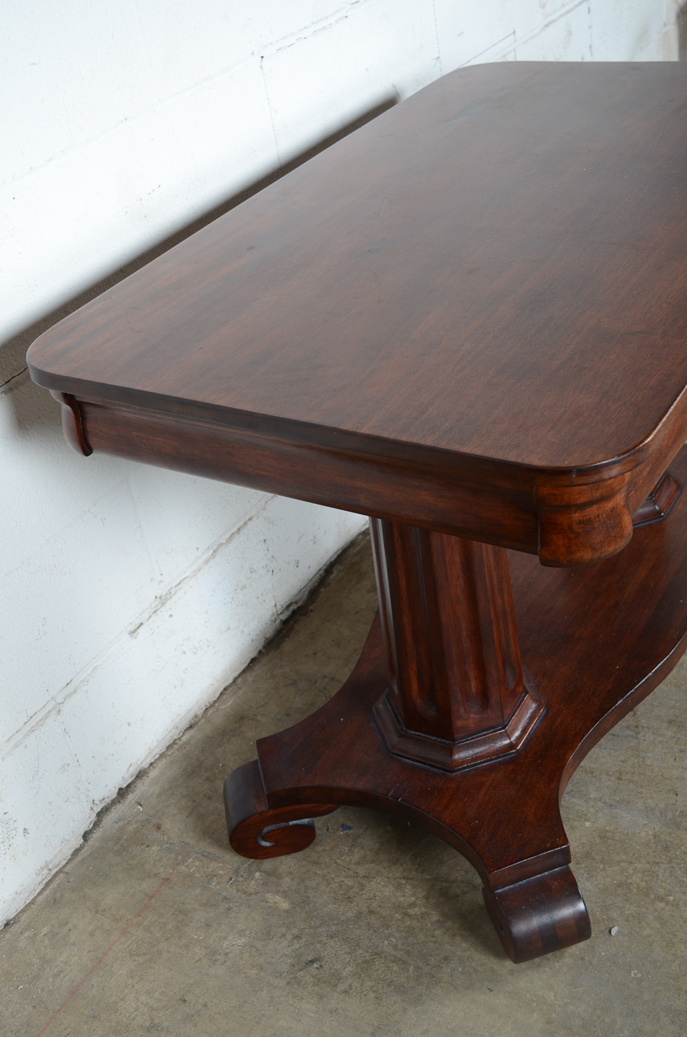 National Pedestal Table | EBTH