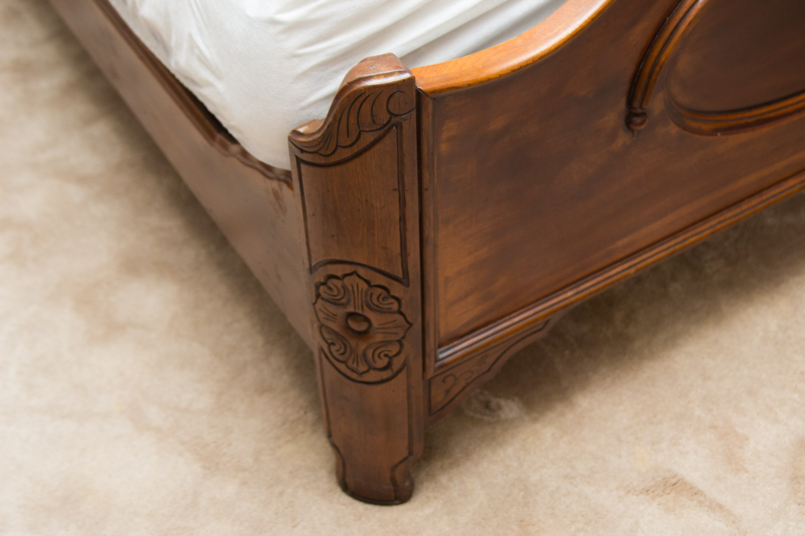 Antique Full Size Walnut Bed Frame with Ornate Headboard EBTH