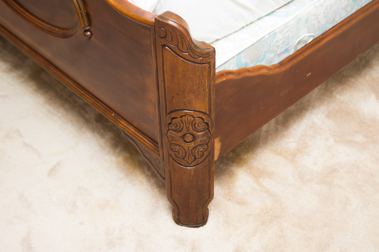 Antique Full Size Walnut Bed Frame with Ornate Headboard EBTH