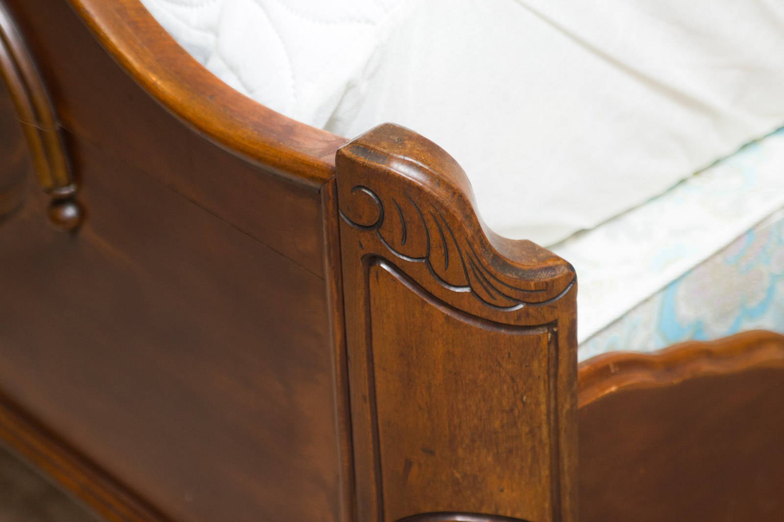 Antique Full Size Walnut Bed Frame with Ornate Headboard EBTH