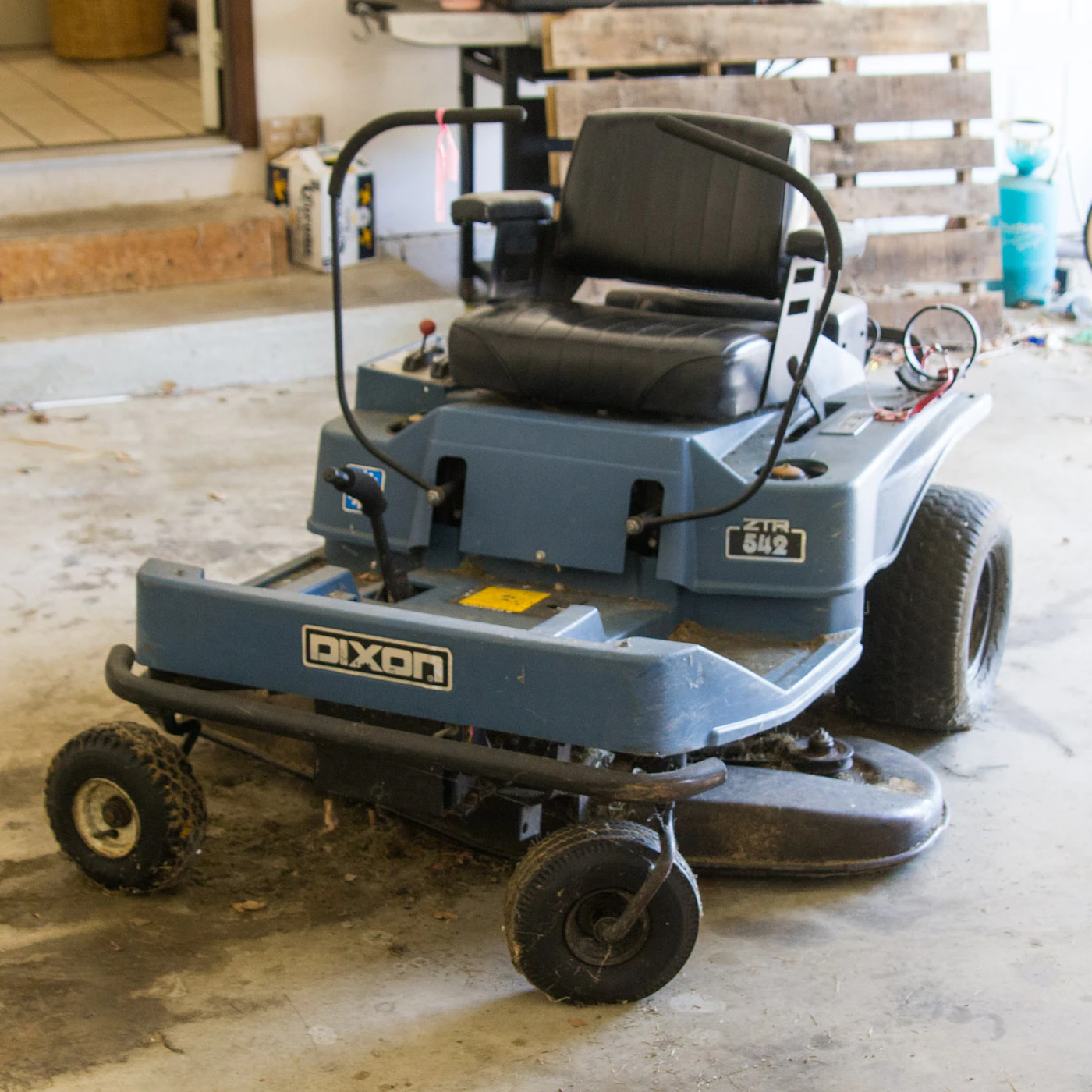 Dixon ZTR 542 Riding Mower EBTH dixon-ztr-542-riding-mower-ebth