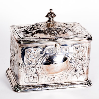 Antique English Silver Plate Repousse Trinket Box Antique English Silver Plate Repousse Trinket Box