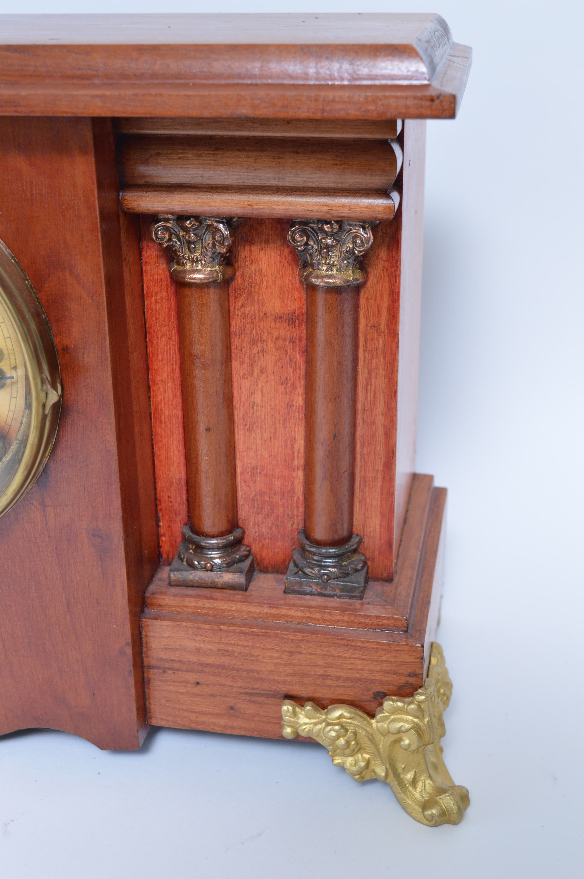 William Gilbert Clock Co. Four Column Mantle Clock | EBTH