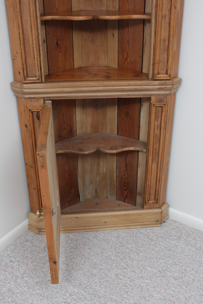 Vintage Pine Corner EBTH