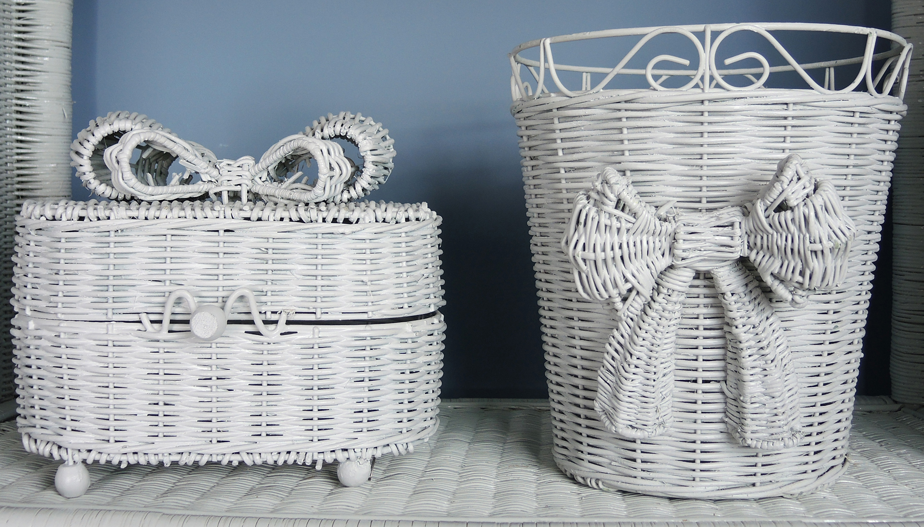 White Wicker Bathroom Accessories Set EBTH