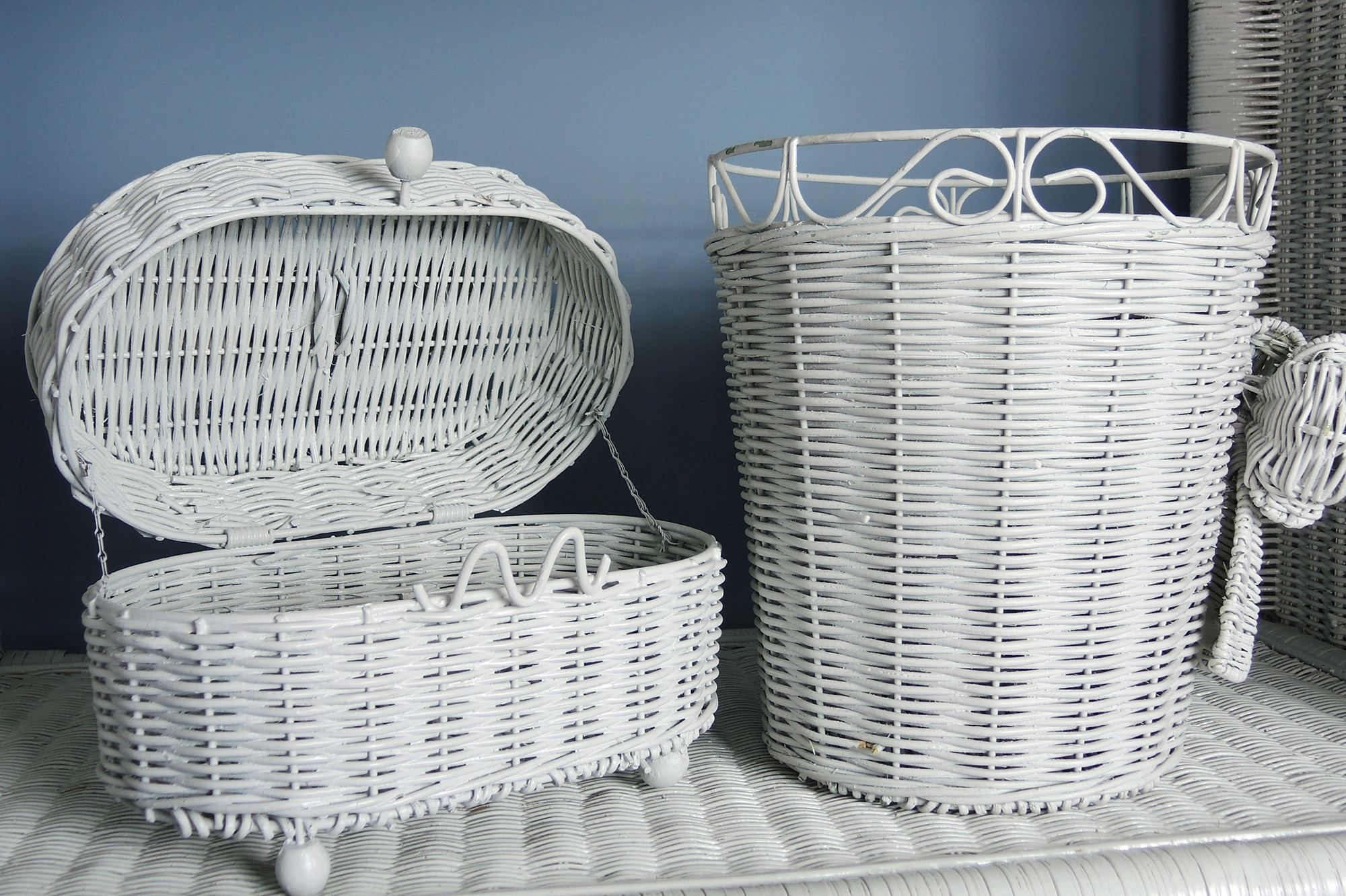 White Wicker Bathroom Accessories Set EBTH