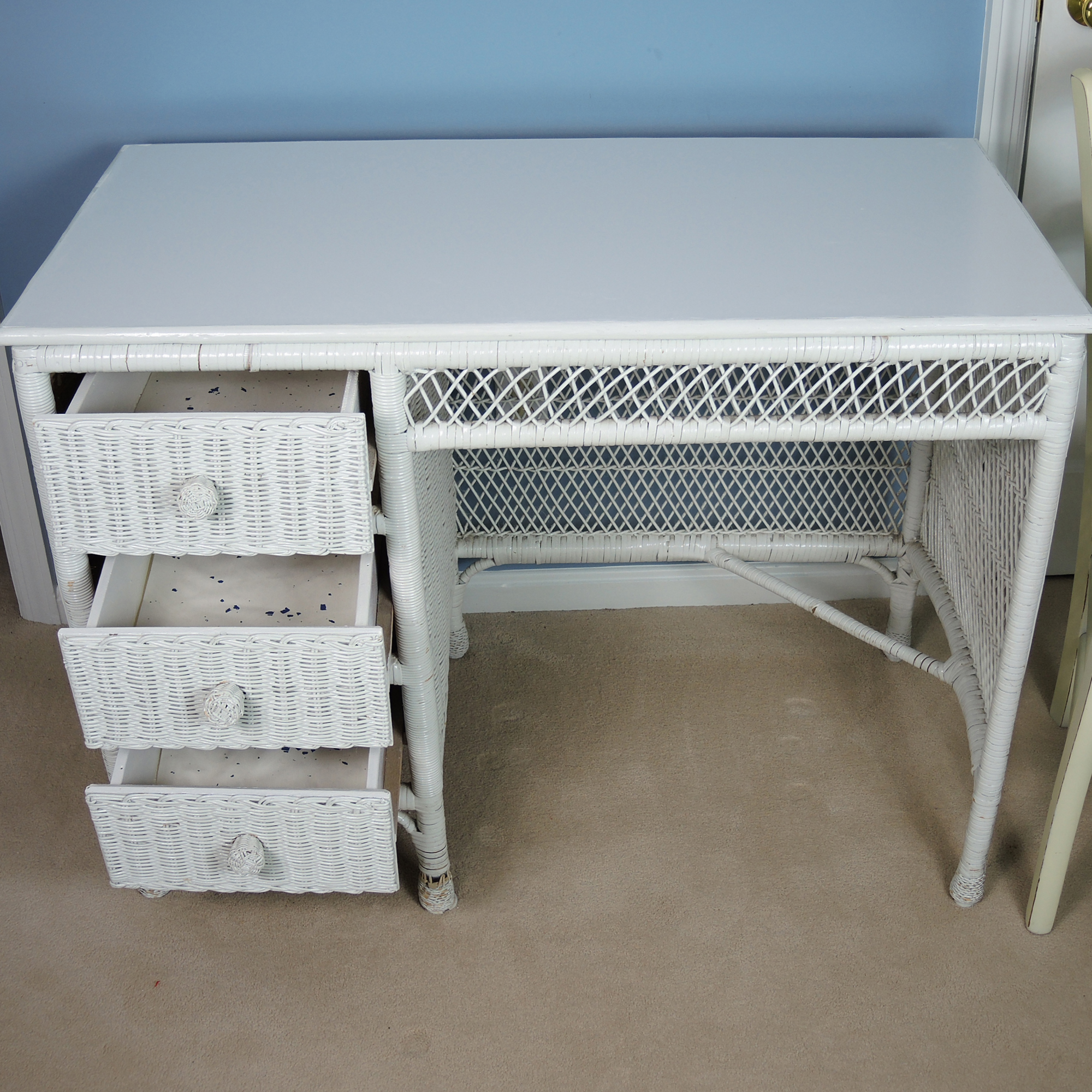 Small White Wicker Desk with Chair EBTH