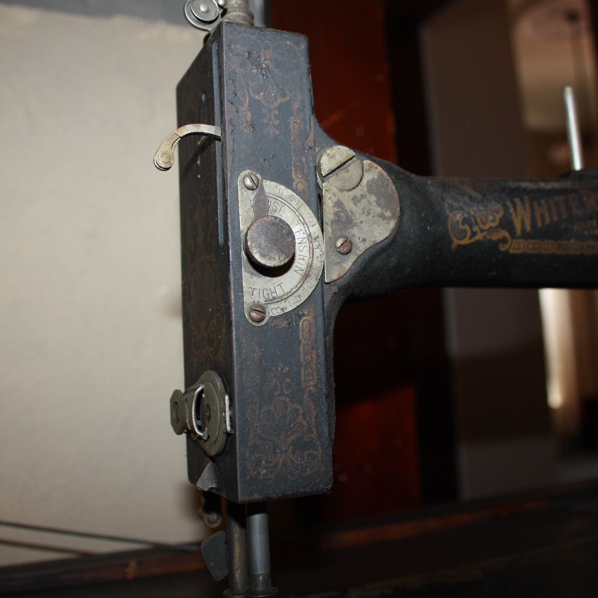 Early 20th Century White Sewing Machine in Mission Style Oak Case EBTH