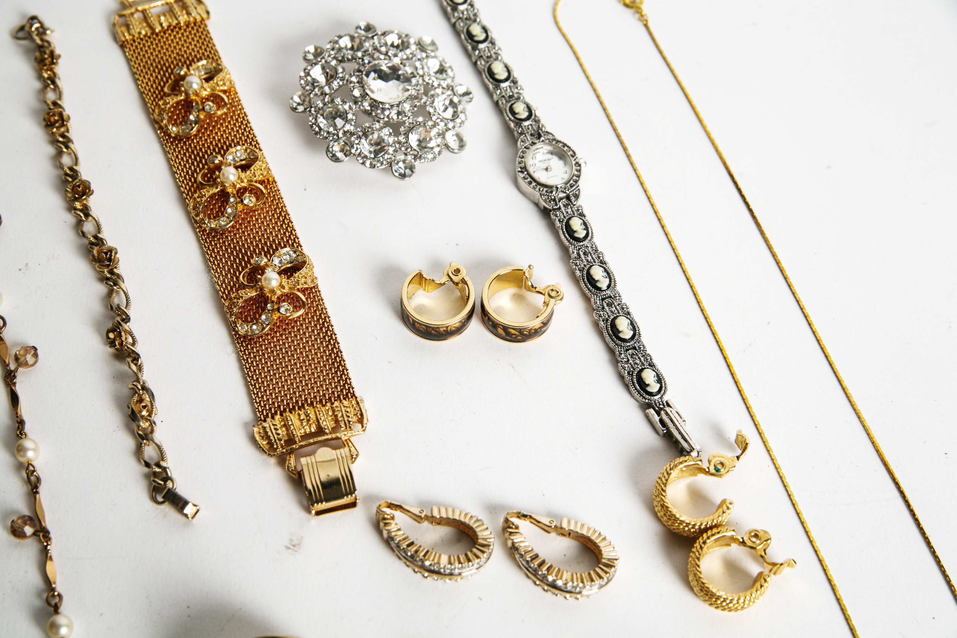 Selection of Vintage and Costume Jewelry EBTH