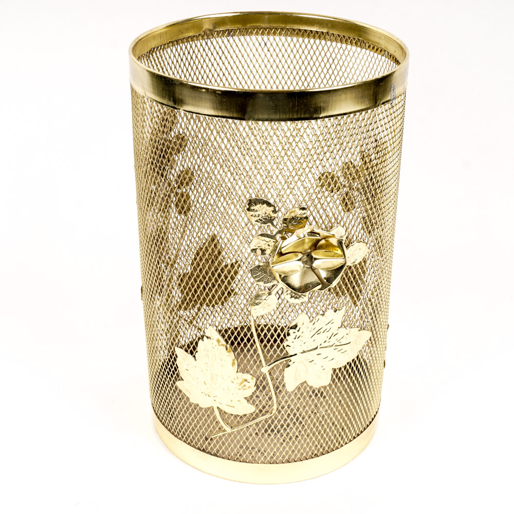 Group of Gold Tone Metal Bathroom Decor and Accessories | EBTH